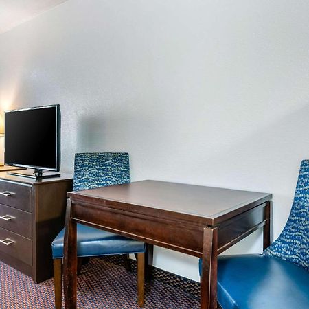 Quality Inn Sarasota North Near Lido Key Beach Zewnętrze zdjęcie