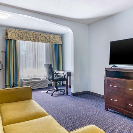 Quality Inn Sarasota North Near Lido Key Beach Zewnętrze zdjęcie