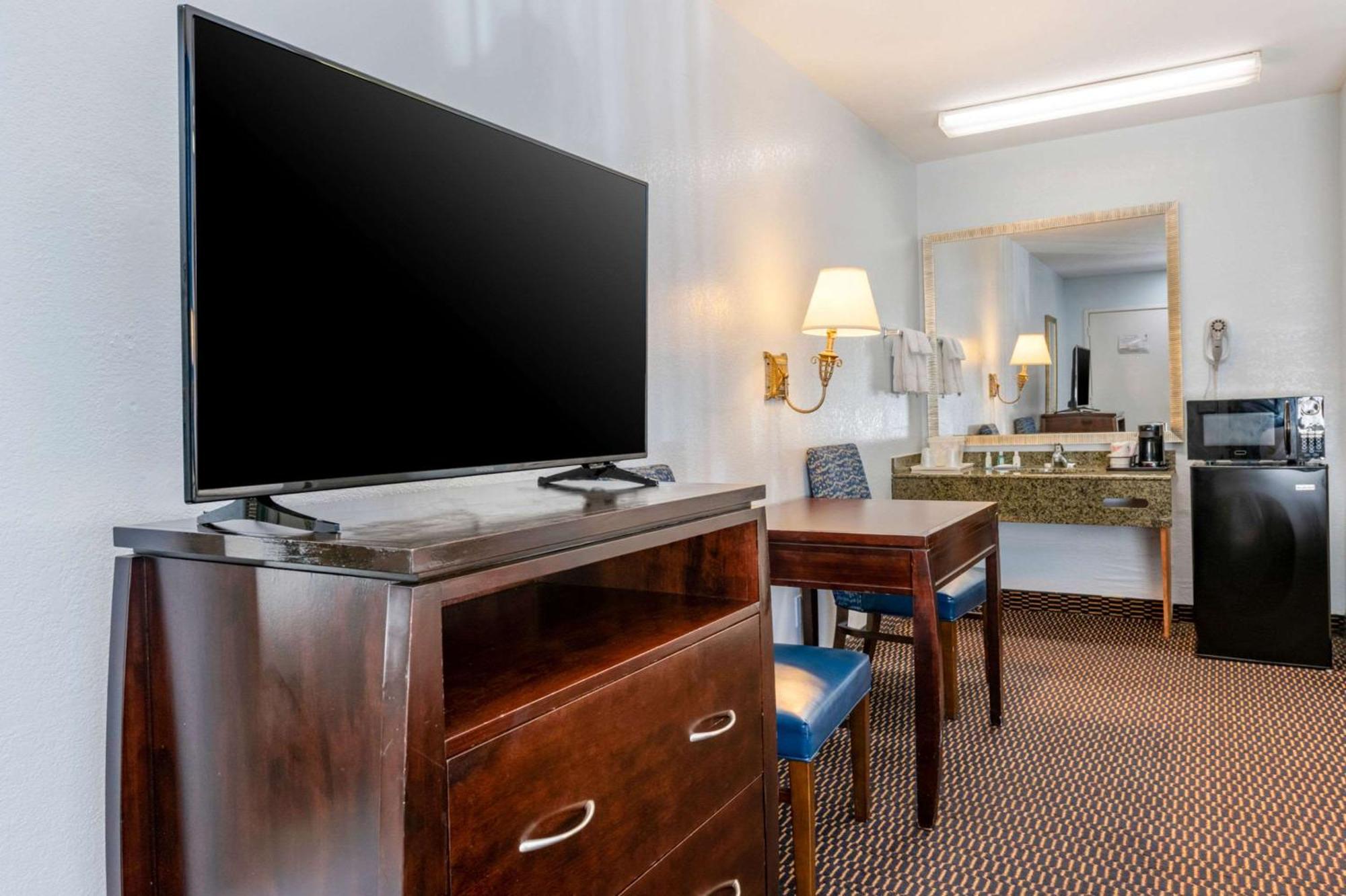Quality Inn Sarasota North Near Lido Key Beach Zewnętrze zdjęcie
