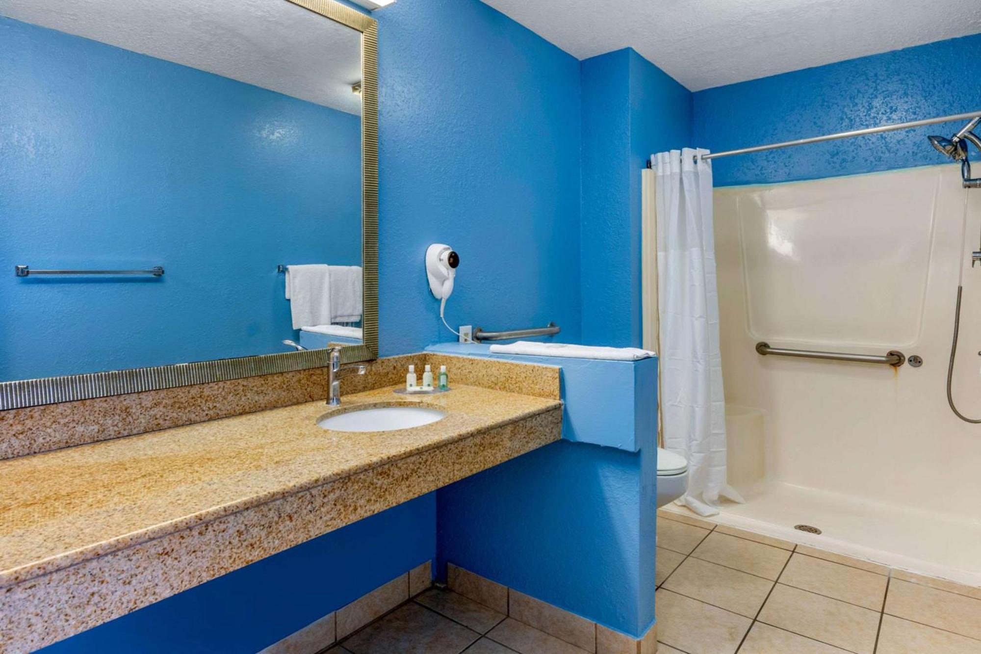 Quality Inn Sarasota North Near Lido Key Beach Zewnętrze zdjęcie