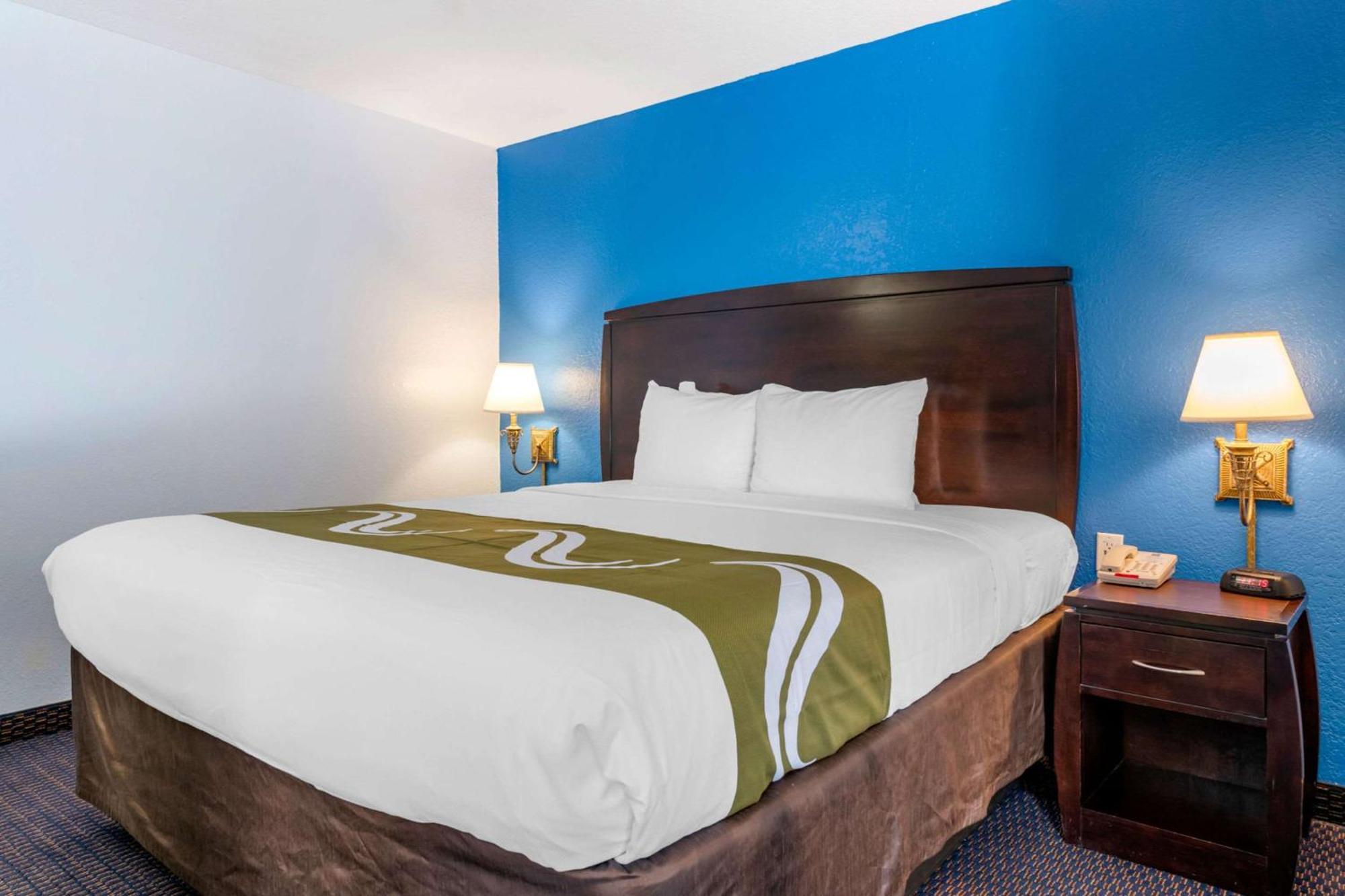 Quality Inn Sarasota North Near Lido Key Beach Zewnętrze zdjęcie