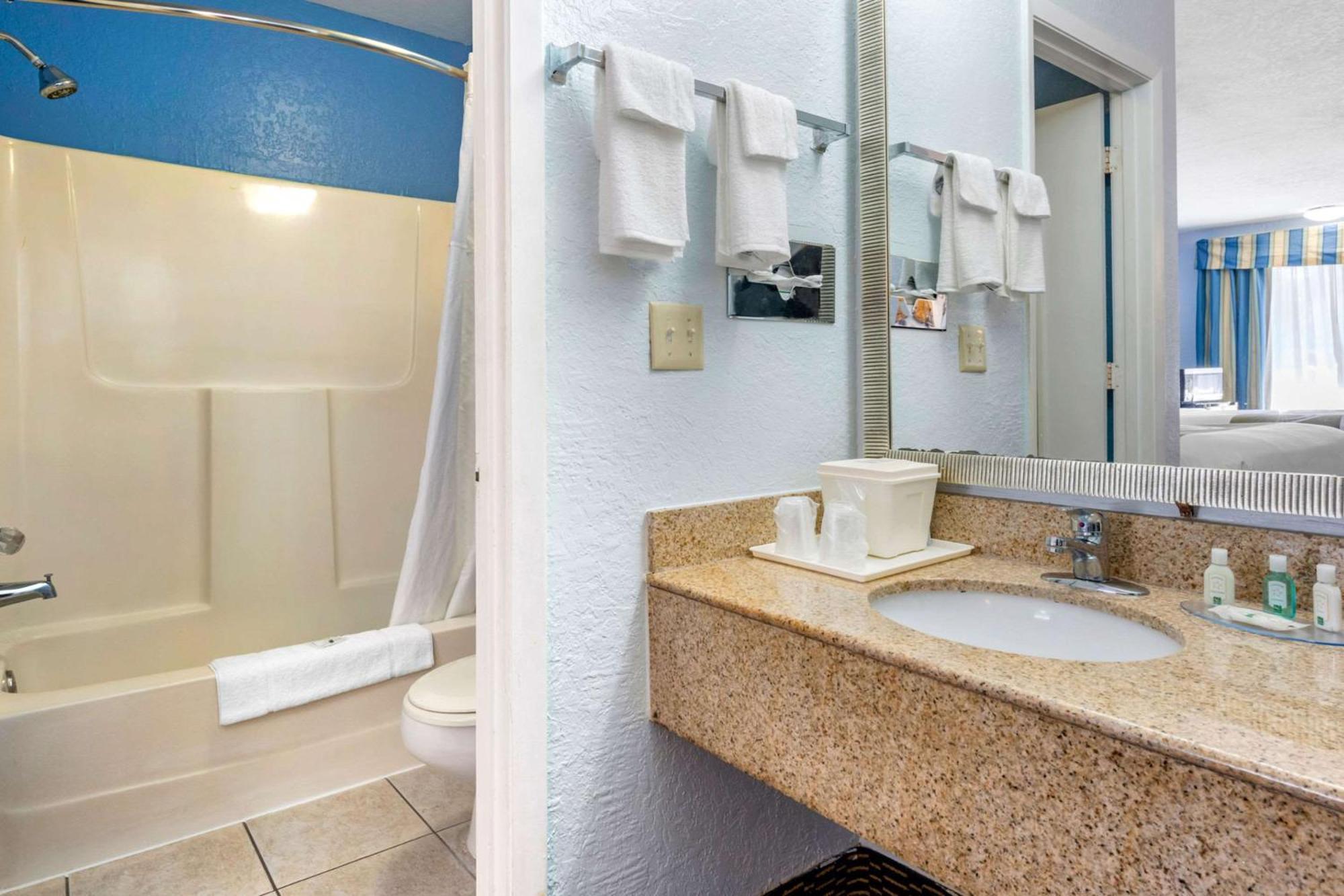 Quality Inn Sarasota North Near Lido Key Beach Zewnętrze zdjęcie