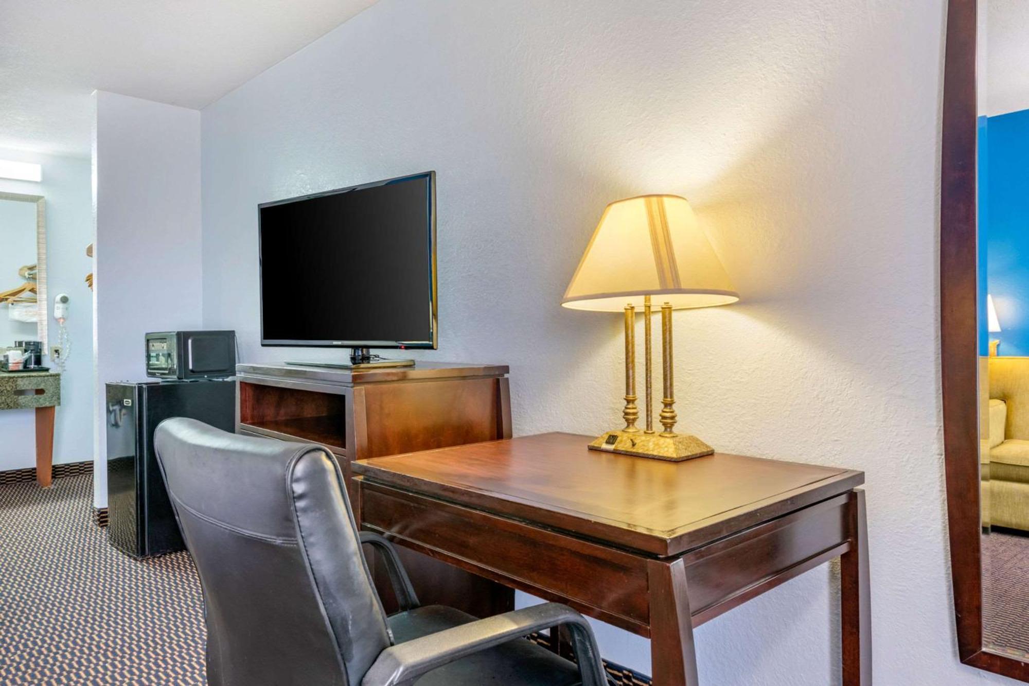 Quality Inn Sarasota North Near Lido Key Beach Zewnętrze zdjęcie