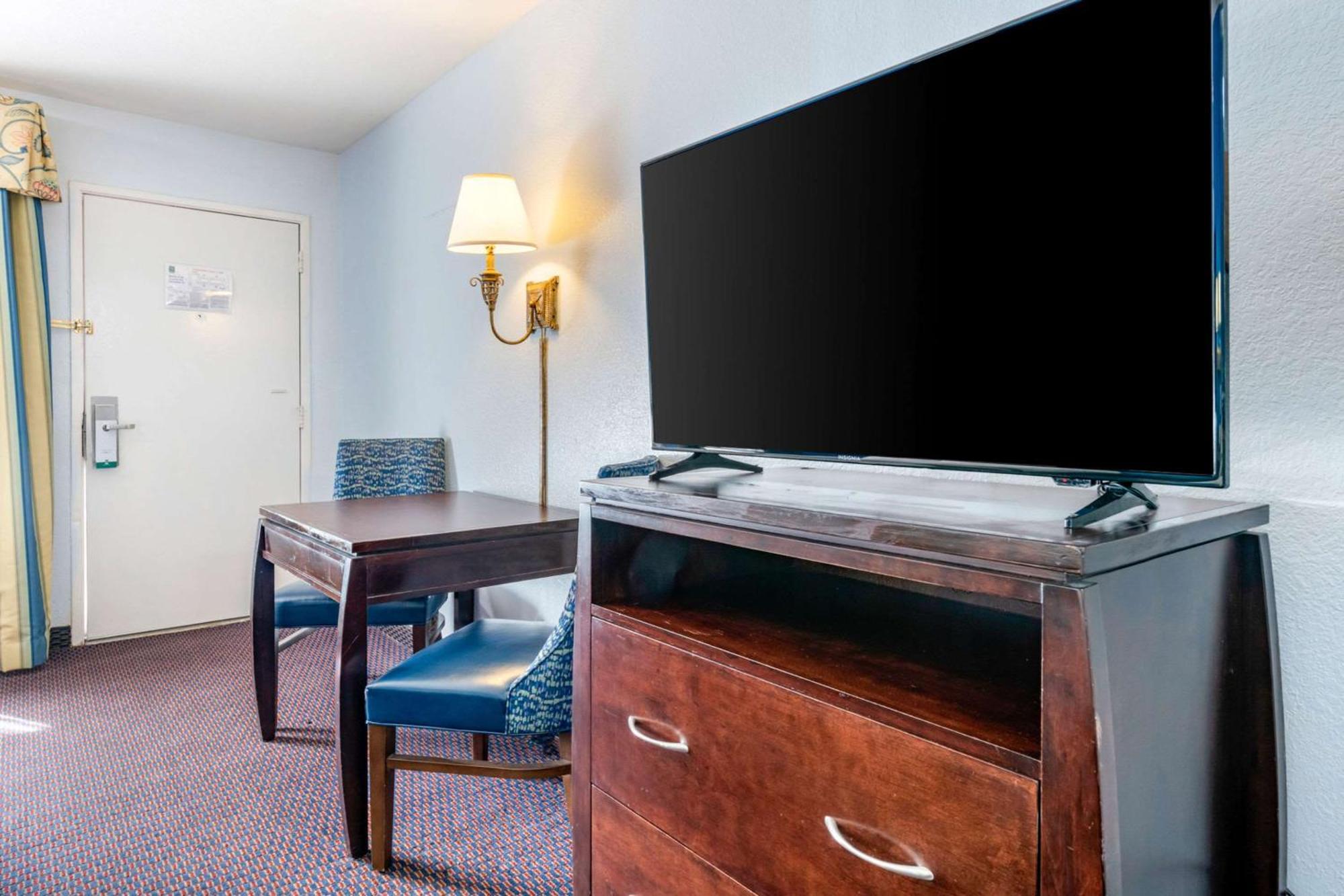Quality Inn Sarasota North Near Lido Key Beach Zewnętrze zdjęcie